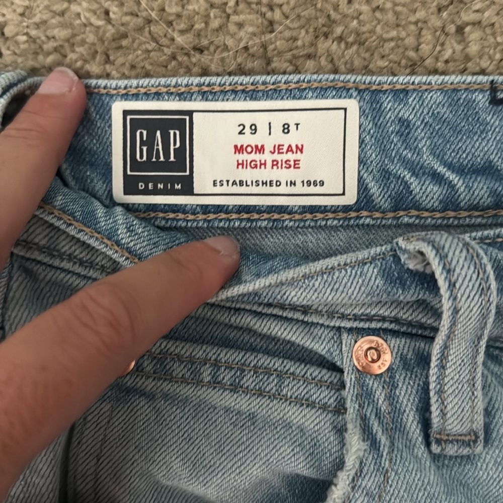 GAP High Rise Light Blue Mom Jeans - Picture 2 of 2